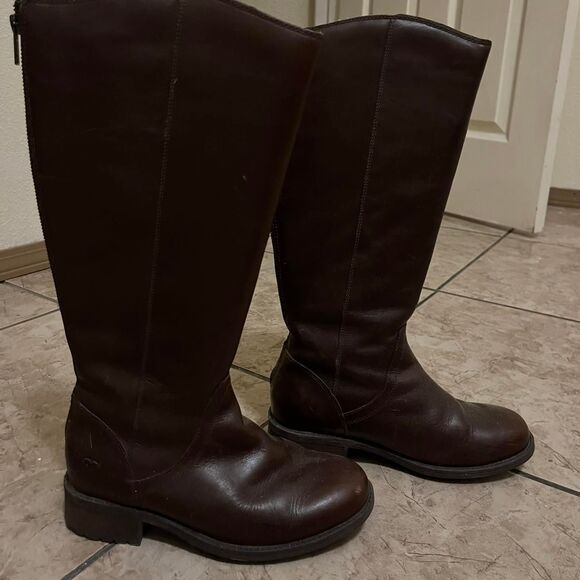 Ugg Women's Brown Boots - Picture 12 of 12
